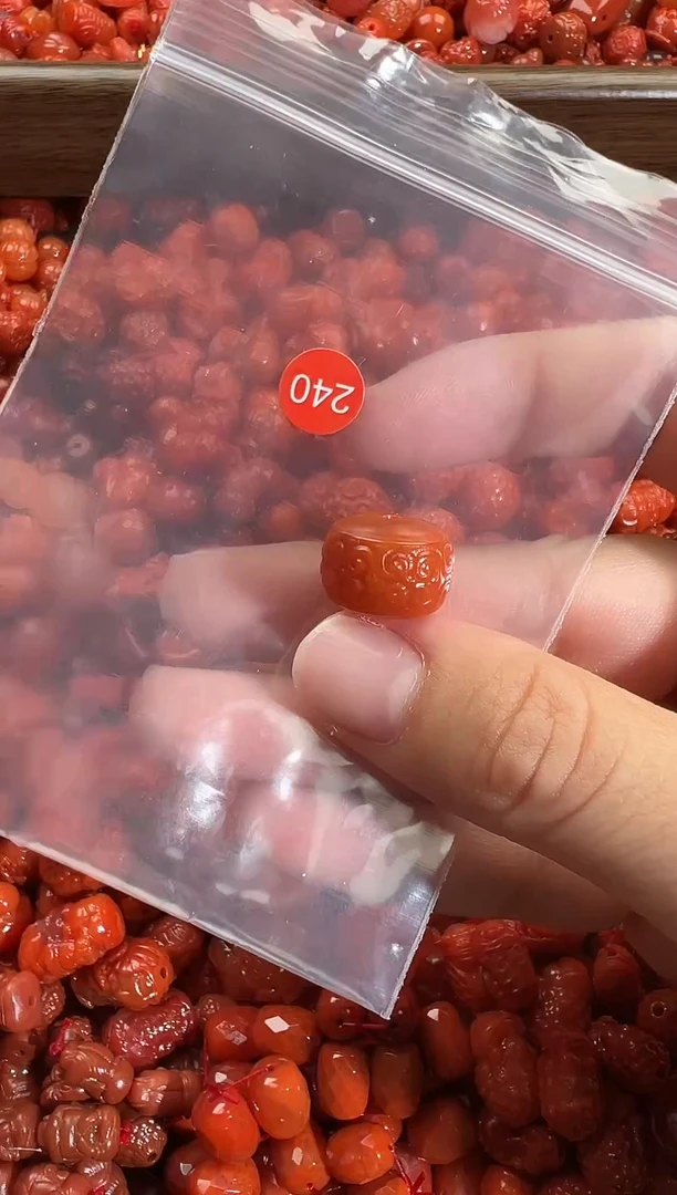 颈饰未镶嵌南红玛瑙1