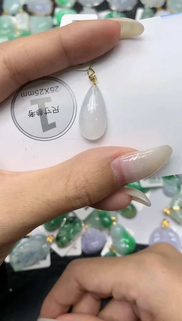 颈饰18K金镶嵌翡翠11111111111