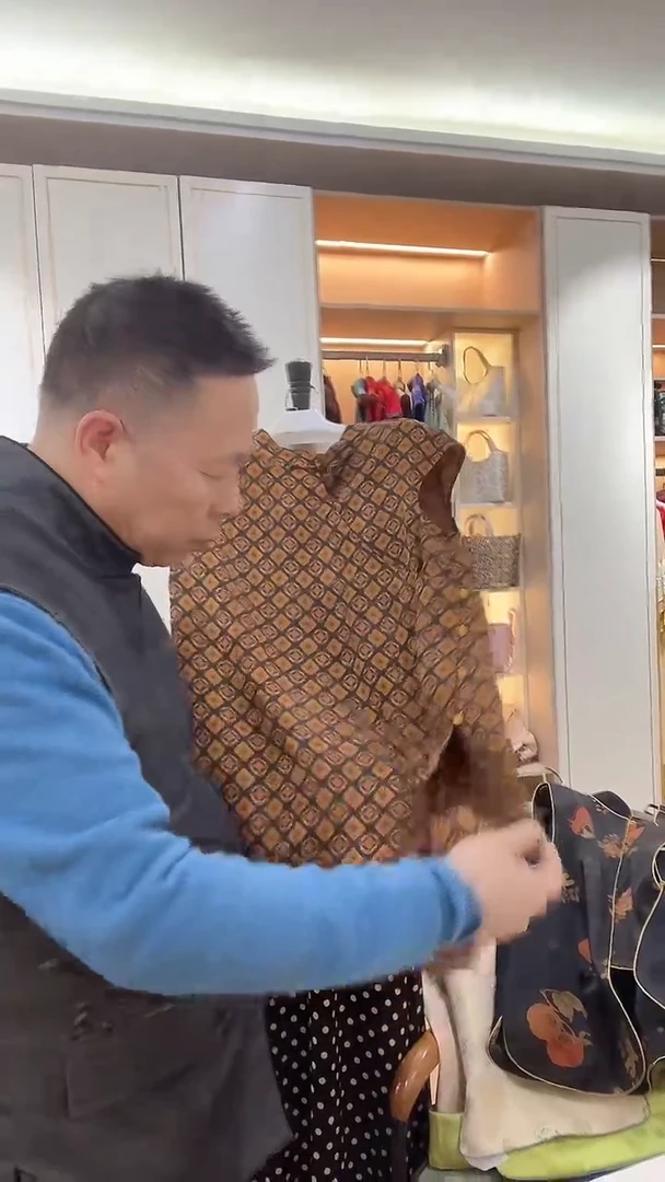 织绣真丝香云纱定制款上衣 399 l码