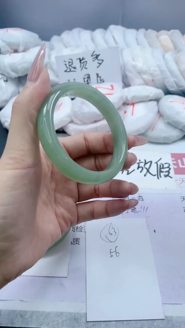 【闪购商品】石英质玉手镯未镶嵌62/56