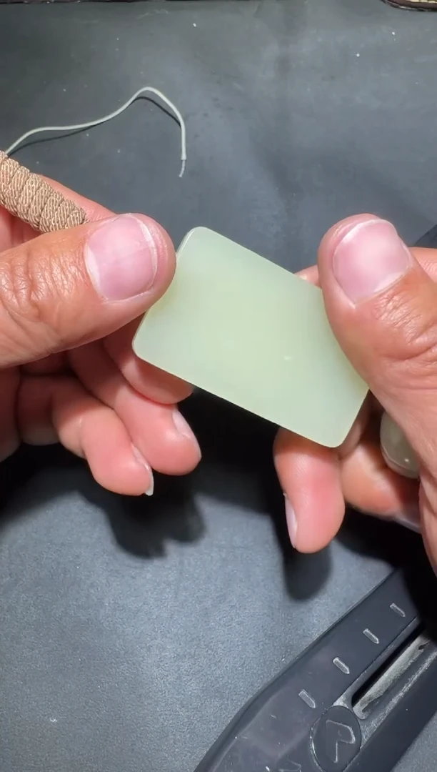 未镶嵌和田玉（糖玉）挂件和田玉