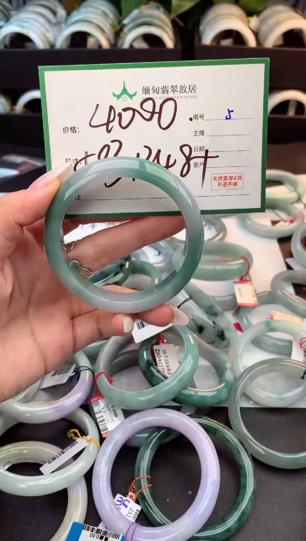 未镶嵌定制翡翠毛货需精细抛光+多人