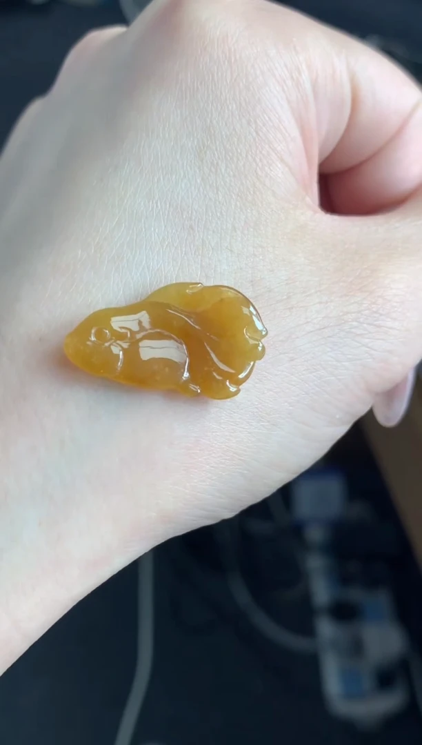 定制翡翠未镶嵌金鱼