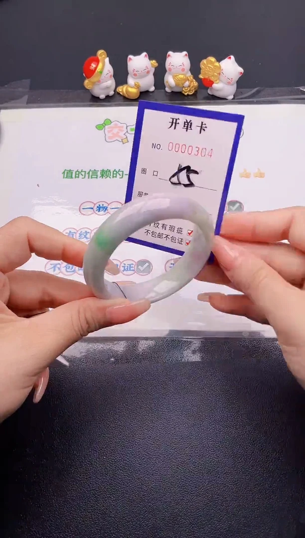 翡翠手镯未镶嵌翡翠手镯未镶嵌