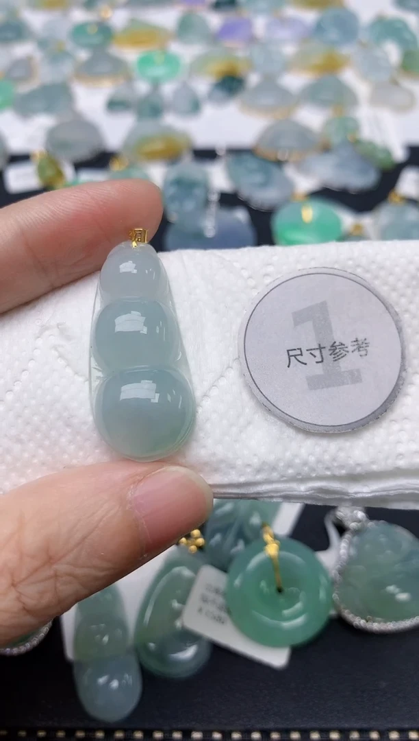 翡翠18K金镶嵌颈饰天然缅甸A货翡翠