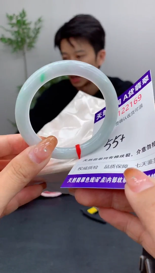 未镶嵌手镯翡翠有纹，完美者勿拍