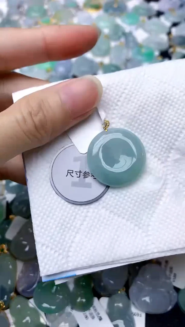颈饰18K金镶嵌翡翠天然A货翡翠
