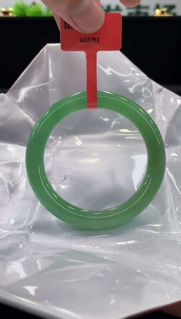 翡翠手镯未镶嵌手镯