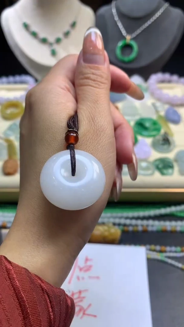 【闪购商品】石英质玉颈饰未镶嵌石英