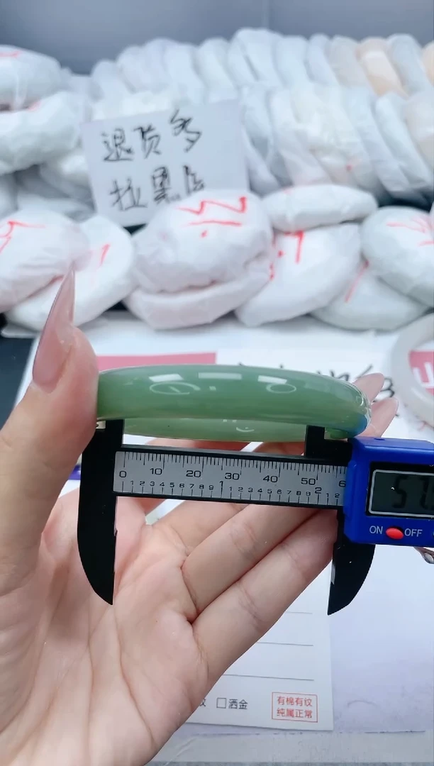 【闪购商品】石英质玉手镯未镶嵌110/57.5