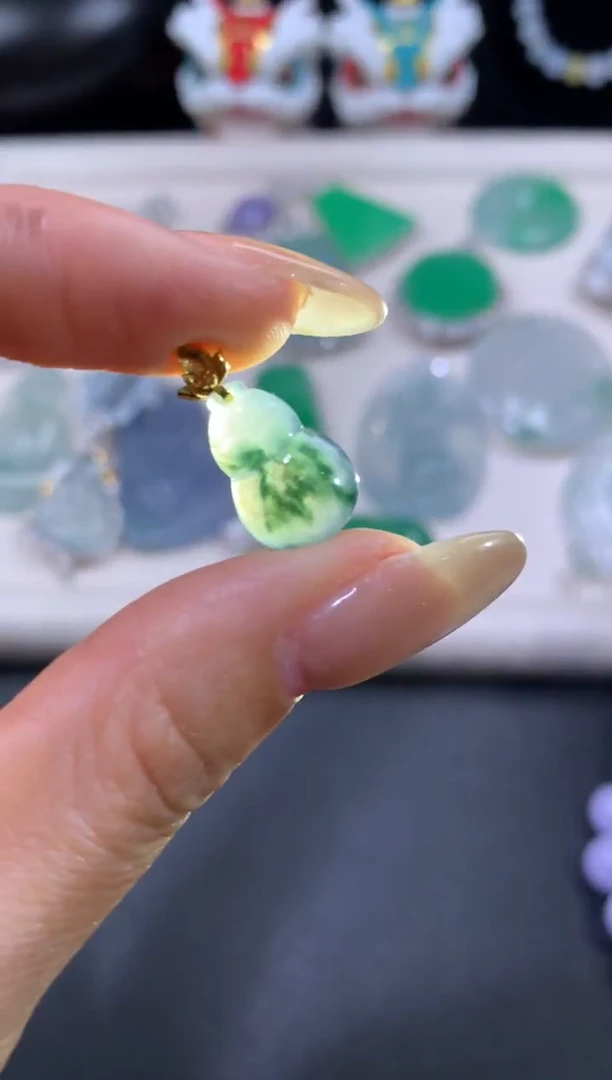 吊坠(赠链)18K金镶嵌翡翠翡翠