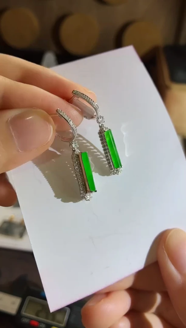 18K金镶嵌翡翠耳饰耳饰