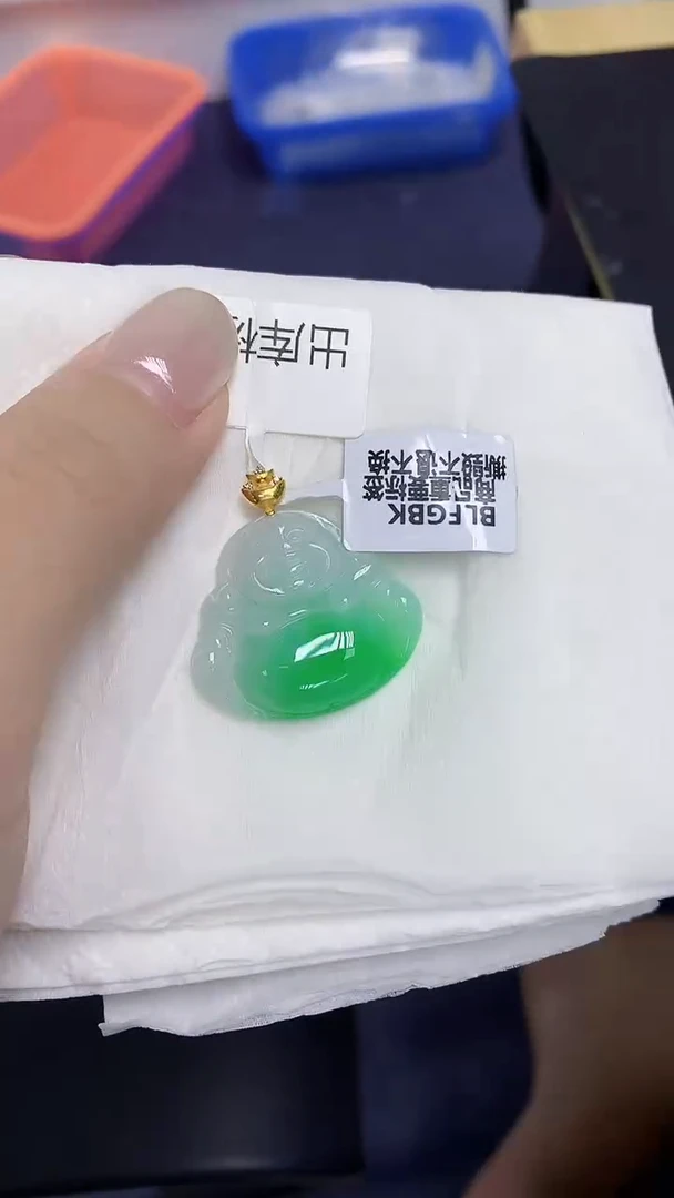 翡翠18K金镶嵌颈饰天然缅甸翡翠A货