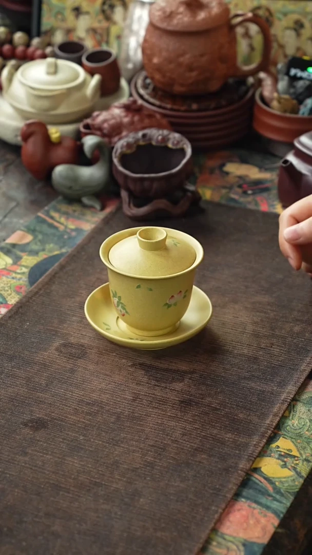 本山绿泥绘桃子紫砂三才盖碗