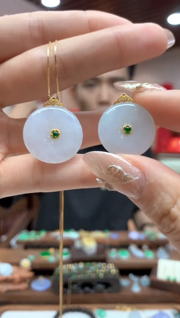 【闪购商品】翡翠吊坠(不含链)18K金镶嵌平安扣多样性发货1件