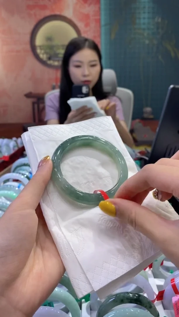 翡翠手镯未镶嵌多人08858