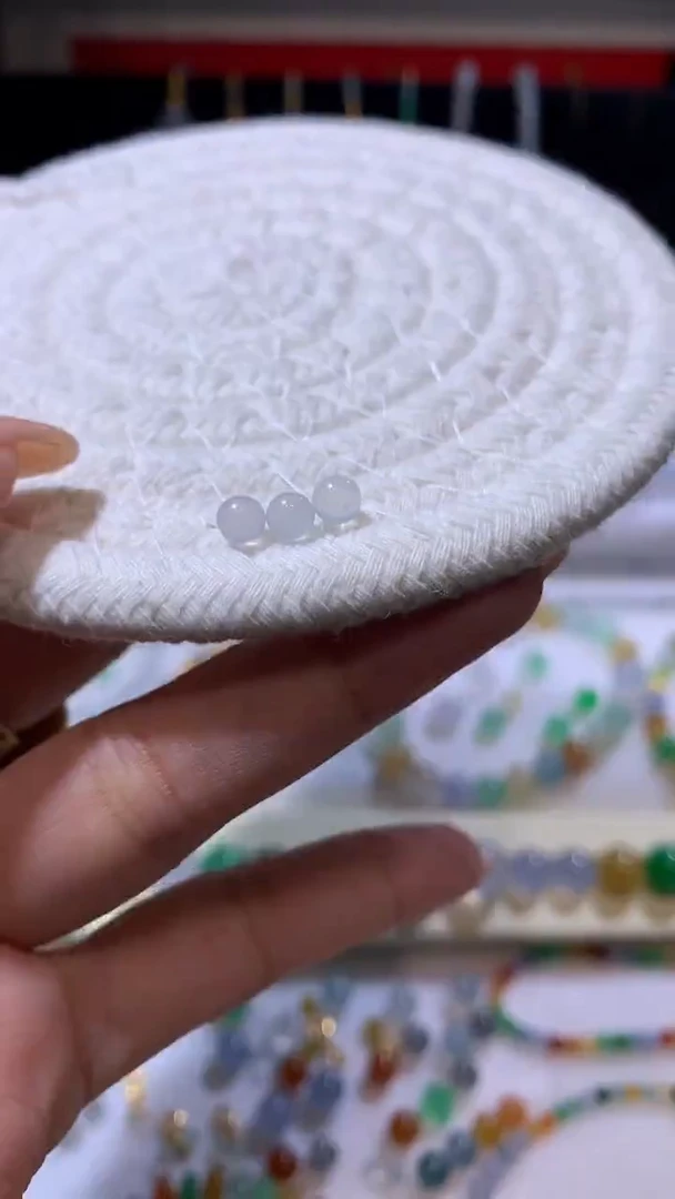 未镶嵌定制翡翠福**满4.5-4.6卡珠子3个