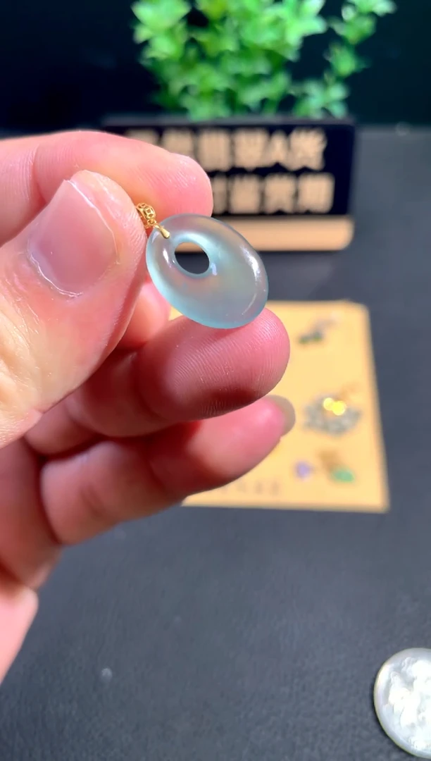 颈饰18K金镶嵌翡翠翡翠
