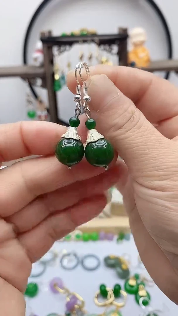 银S925镶嵌石英质玉（天山翠）耳饰155