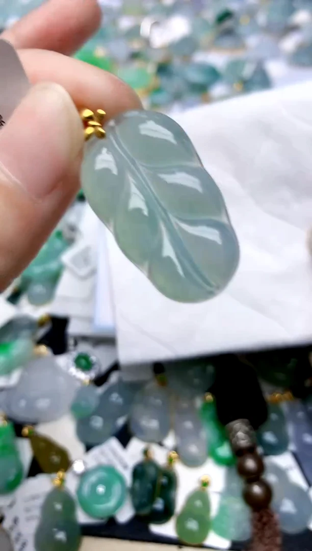 颈饰18K金镶嵌翡翠天然A货翡翠