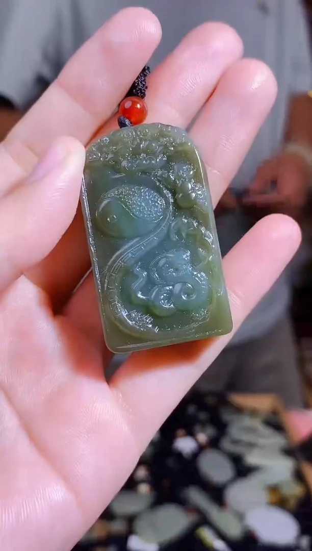 颈饰未镶嵌和田玉1