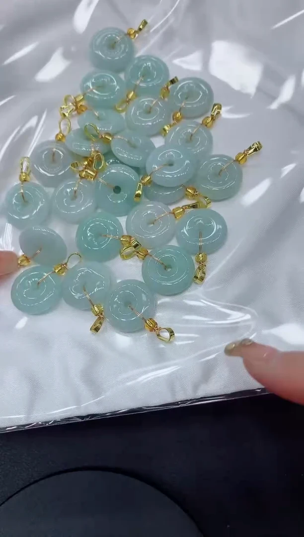 翡翠未镶嵌吊坠(赠链)翡翠平安扣多样随机发饰品