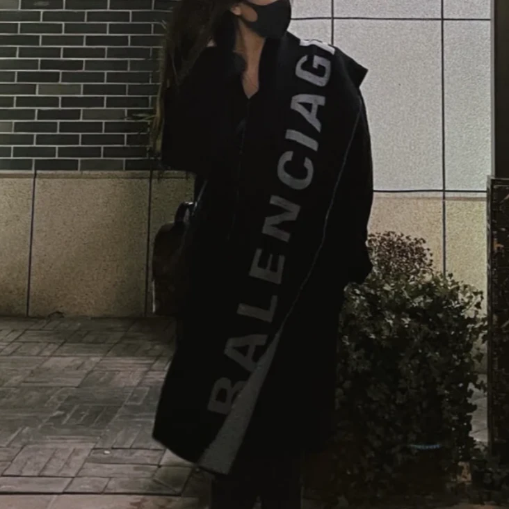 全新未使用 Balenciaga/巴黎世家 经典LOGO黑色围巾