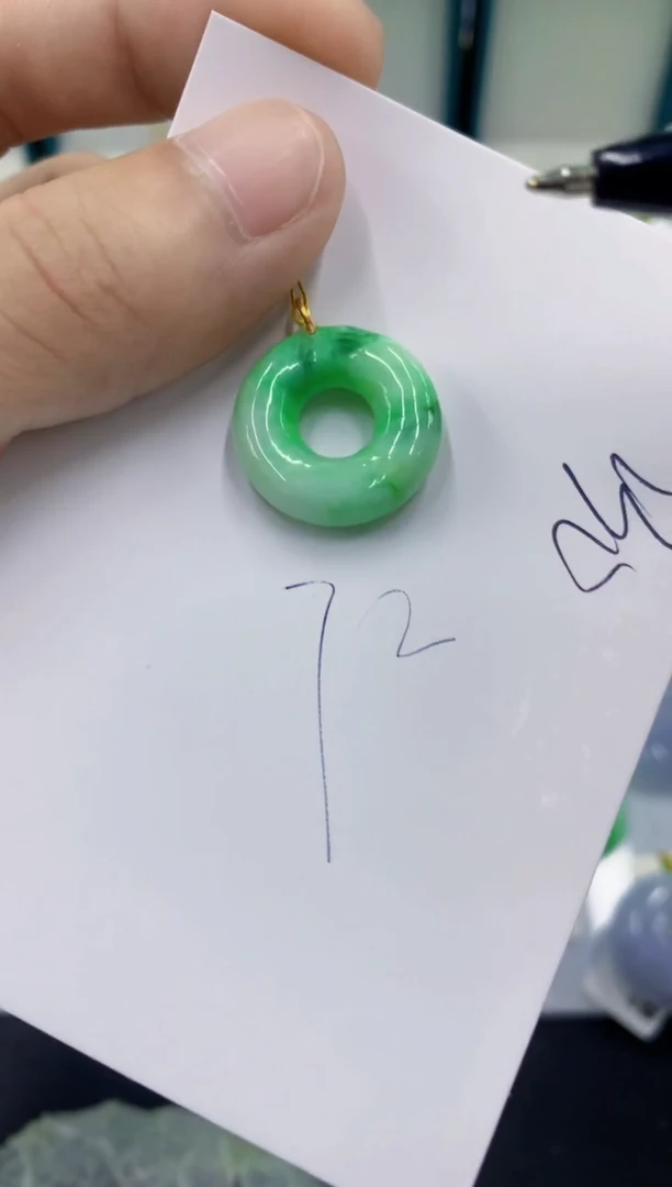 翡翠挂件18K金镶嵌翡翠