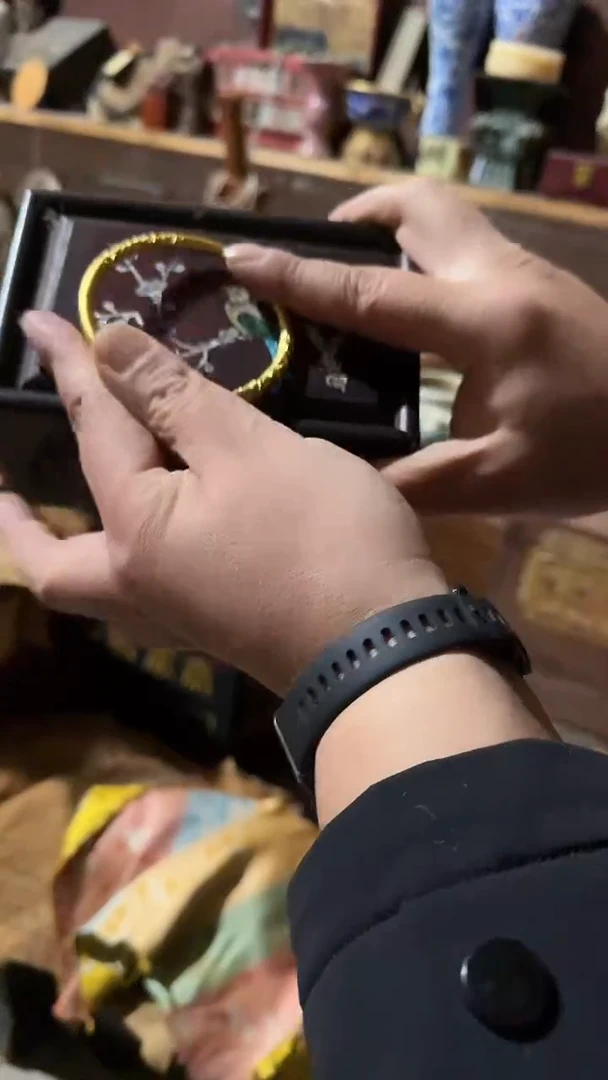 木       黑盒子带镯子