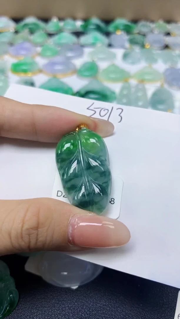 翡翠18K金镶嵌颈饰 天然缅甸翡翠A货