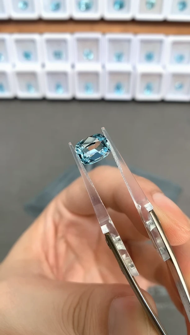 未镶嵌裸石定制海蓝宝石1.68ct 01027