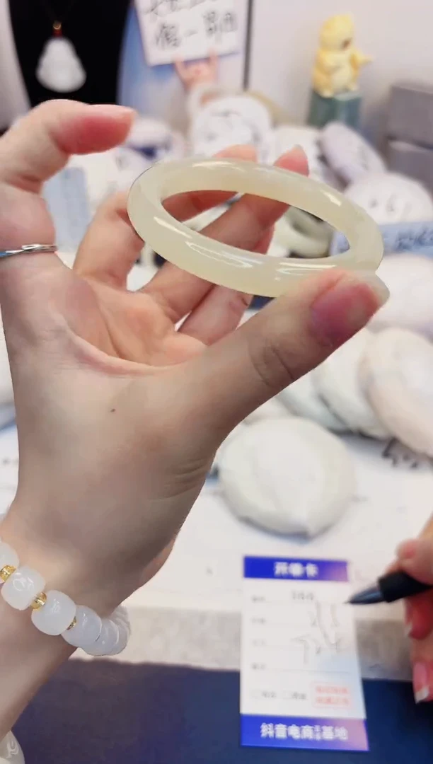 【闪购商品】石英质玉手镯未镶嵌366-美人条-圈口52