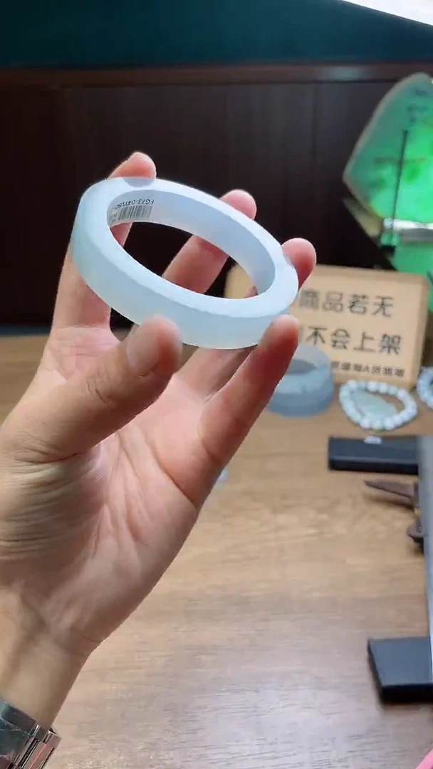 定制翡翠手镯未镶嵌F**?定制