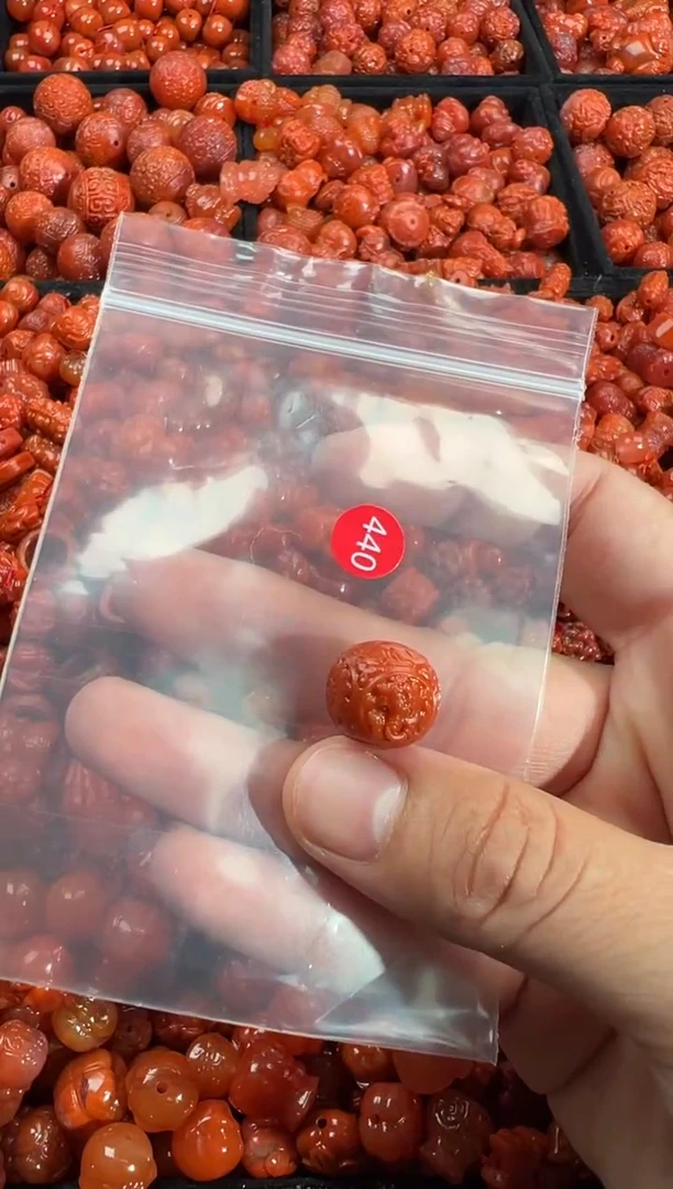 南红玛瑙未镶嵌颈饰1
