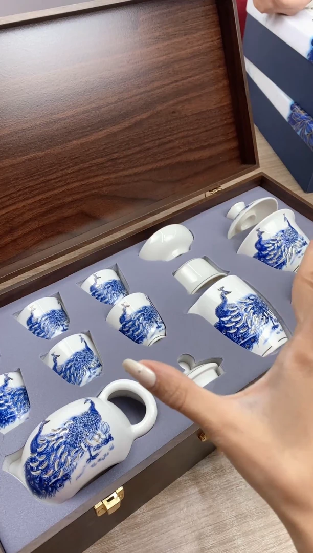 【镇店之宝】孔雀玲珑西施壶羊脂玉