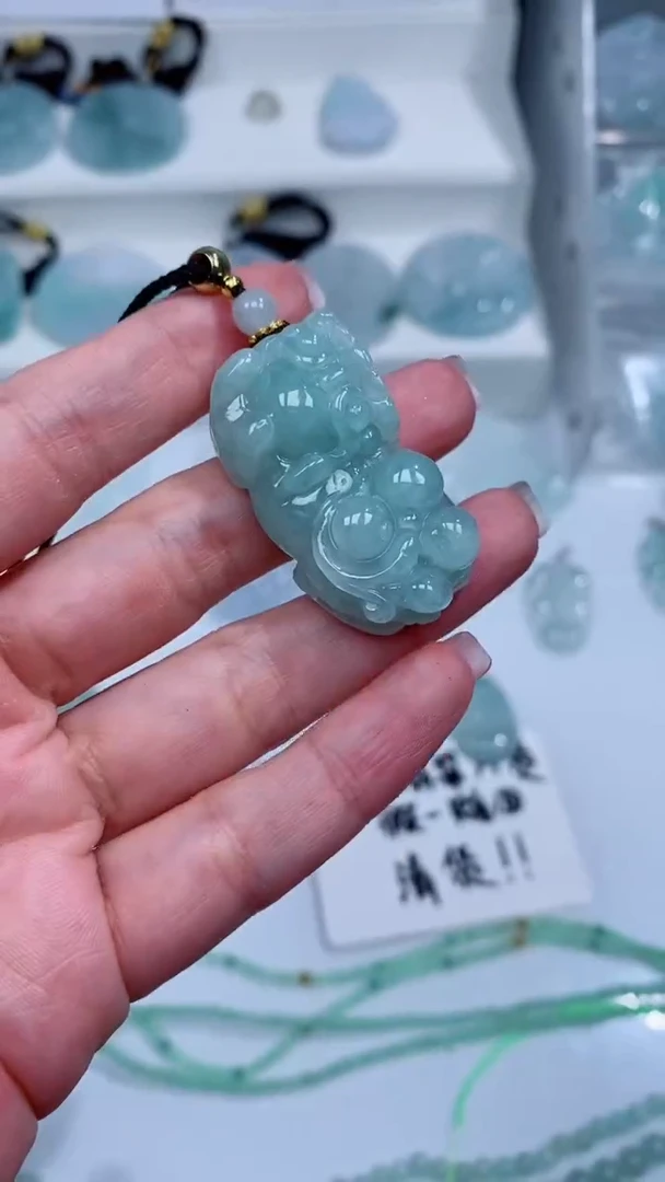 翡翠未镶嵌颈饰吊坠