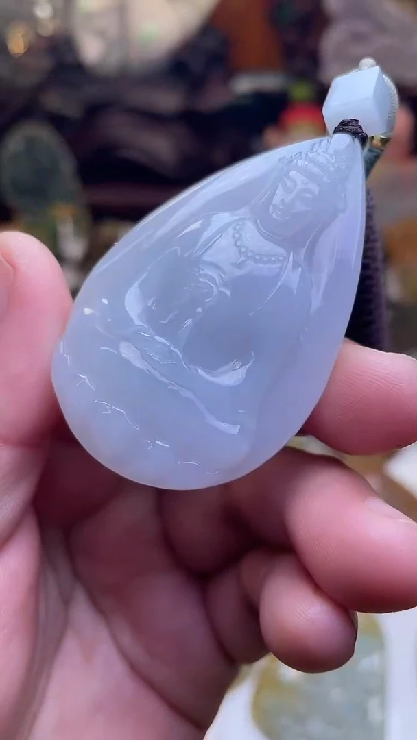 颈饰未镶嵌翡翠观音