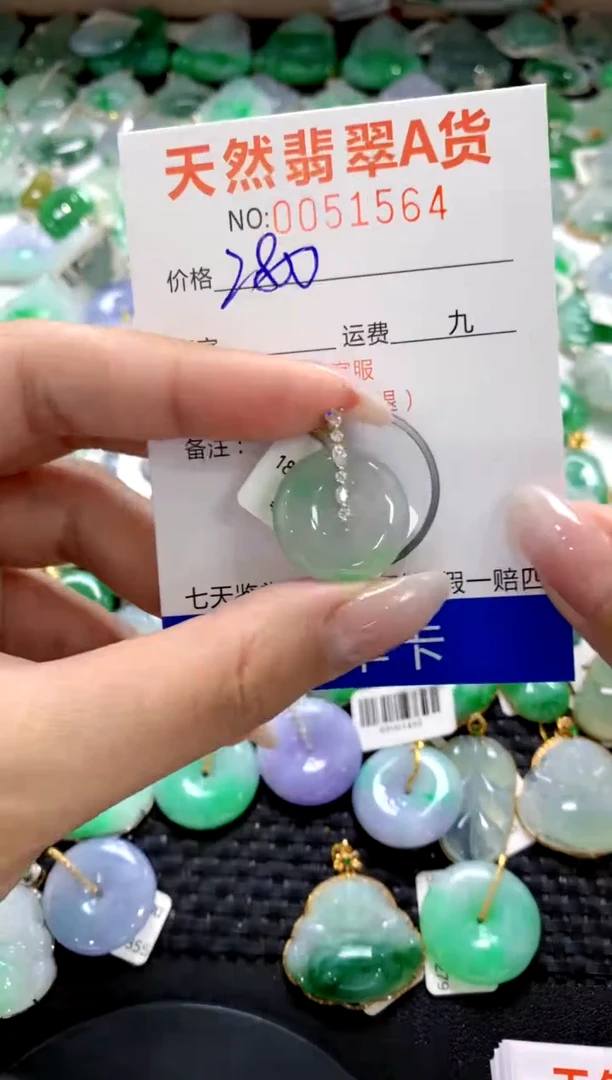 翡翠18K金镶嵌颈饰1111111111111111