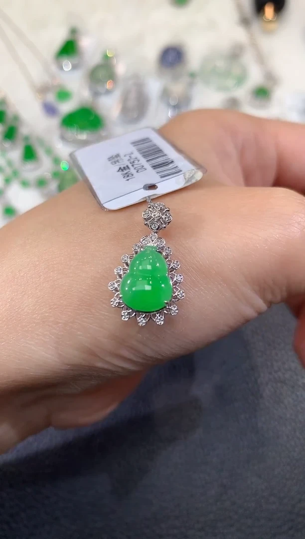 吊坠(不含链)18K金镶嵌翡翠A32 多样性发货一件