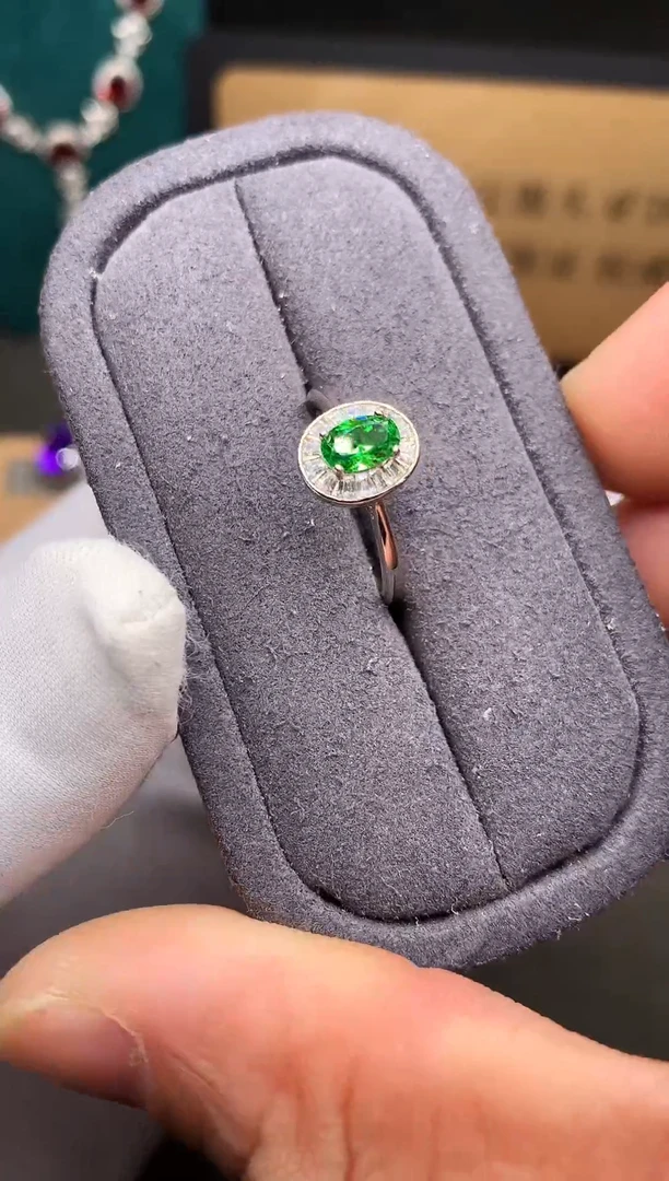 银S925镶嵌戒指石榴石（沙弗莱）.....