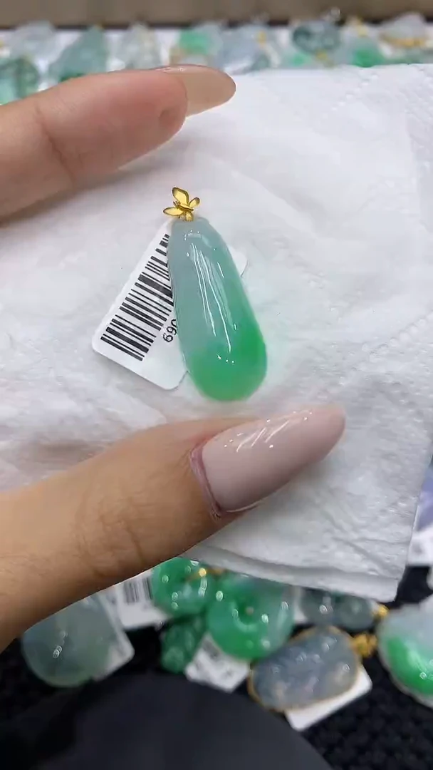 颈饰18K金镶嵌翡翠111111111111