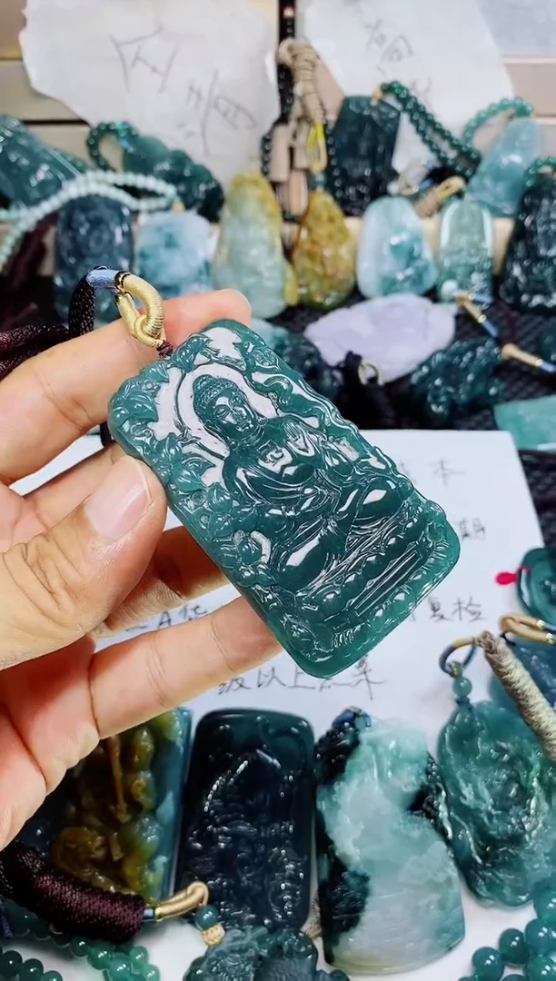 翡翠未镶嵌颈饰