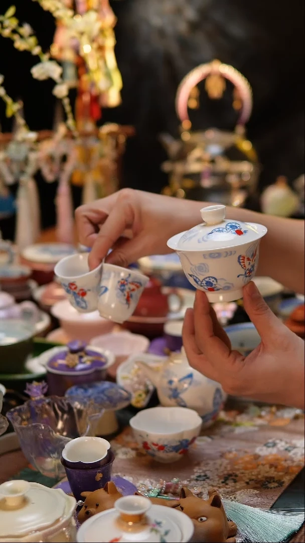 【闪购商品】蝴蝶盖碗+两杯蝴蝶盖碗+两杯