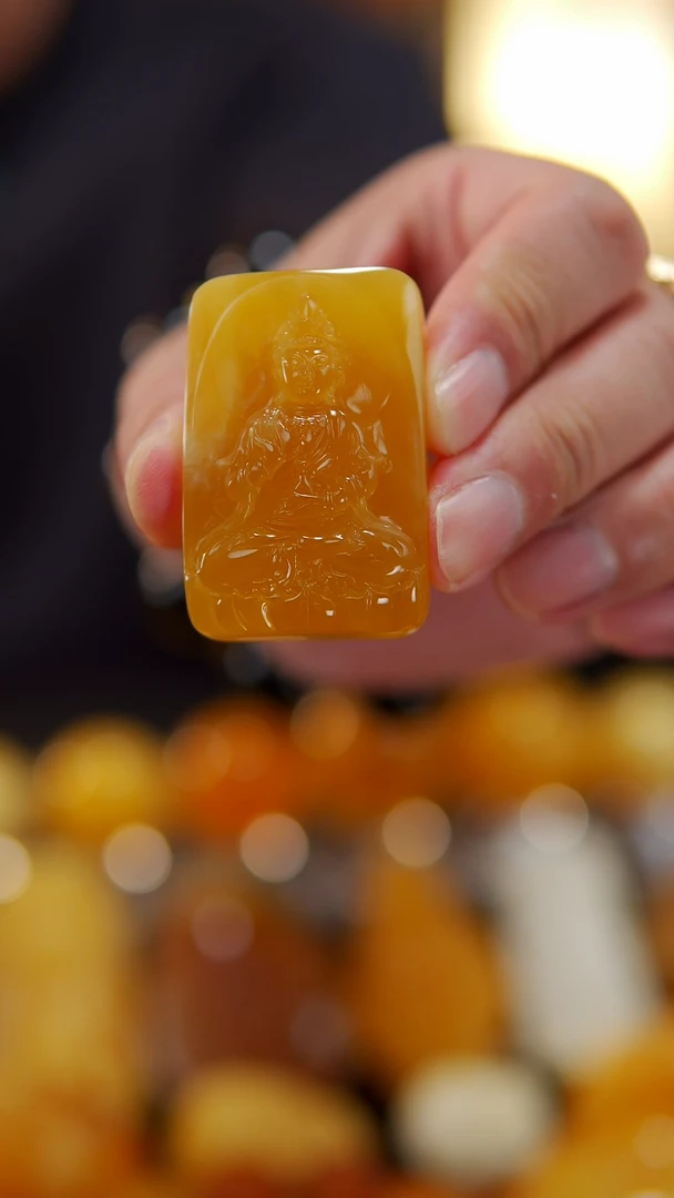 【闪购商品】蜜蜡裸石未镶嵌俄料观音牌22.43