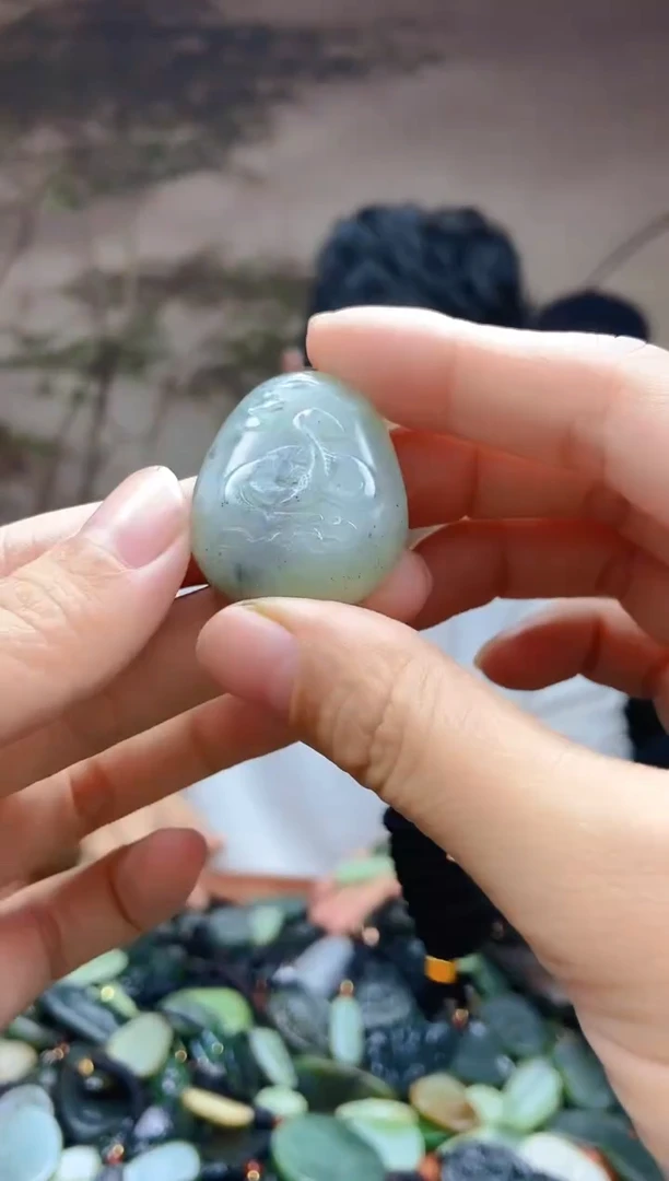 颈饰未镶嵌和田玉1