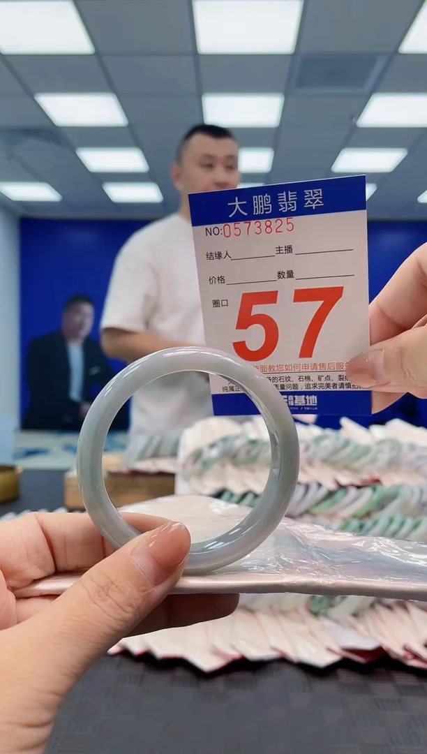 翡翠手镯未镶嵌AAAAAAAA