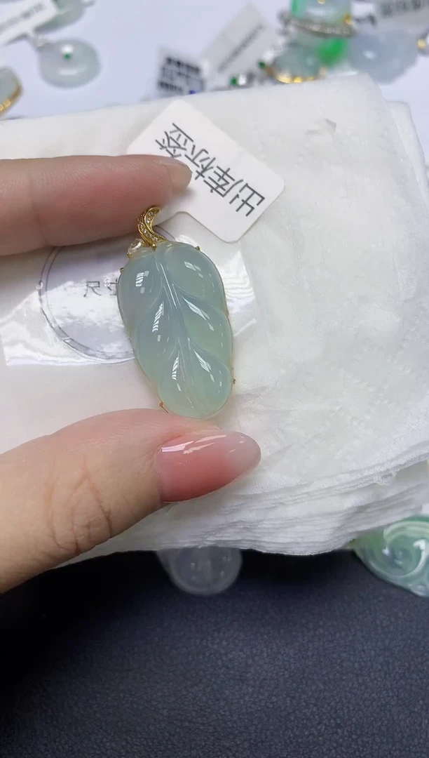 颈饰18K金镶嵌翡翠天然缅甸翡翠A货多样性发一件
