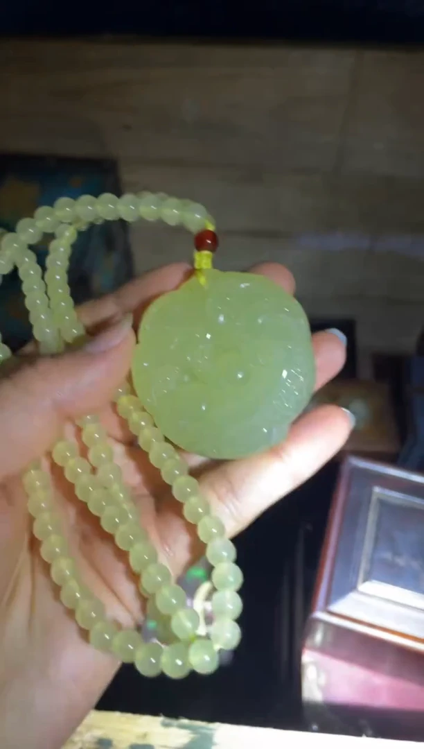 和田玉未镶嵌颈饰黄口料貔貅1件