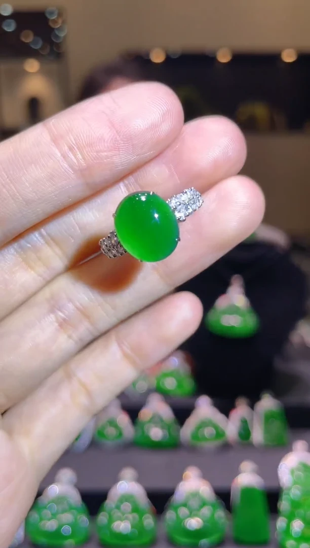 【闪购商品】翡翠吊坠(不含链)18K金镶嵌A17