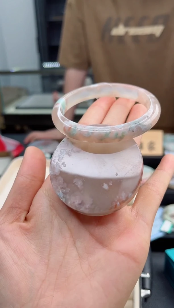 石英质玉手镯未镶嵌57圈口（赠送镯心）6301153